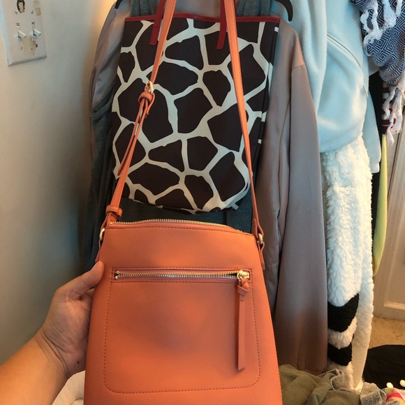 Peach cross-body adjustable faux-leather purse - Picture 5 of 5